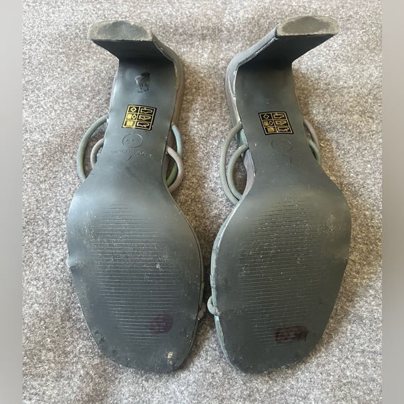 ⭐️ Offer B2G2! BUY 2 GET 2 FREE!
Pretty Little Thing Black Iridescent Heels - Picture 11 of 12